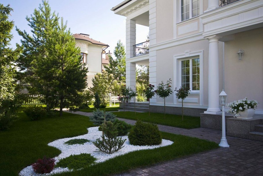 Благоустройство территории перед домом