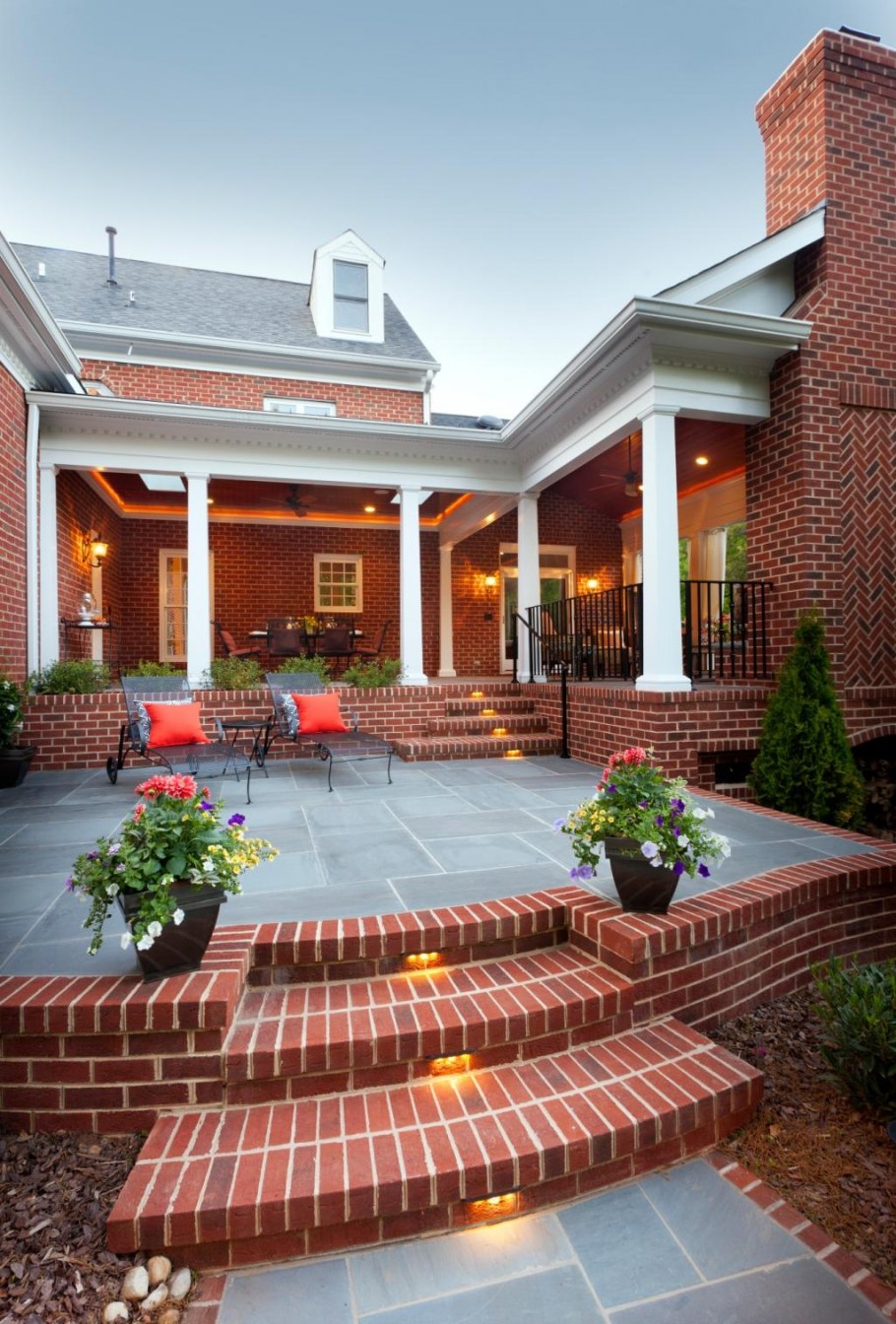 Патио перед домом