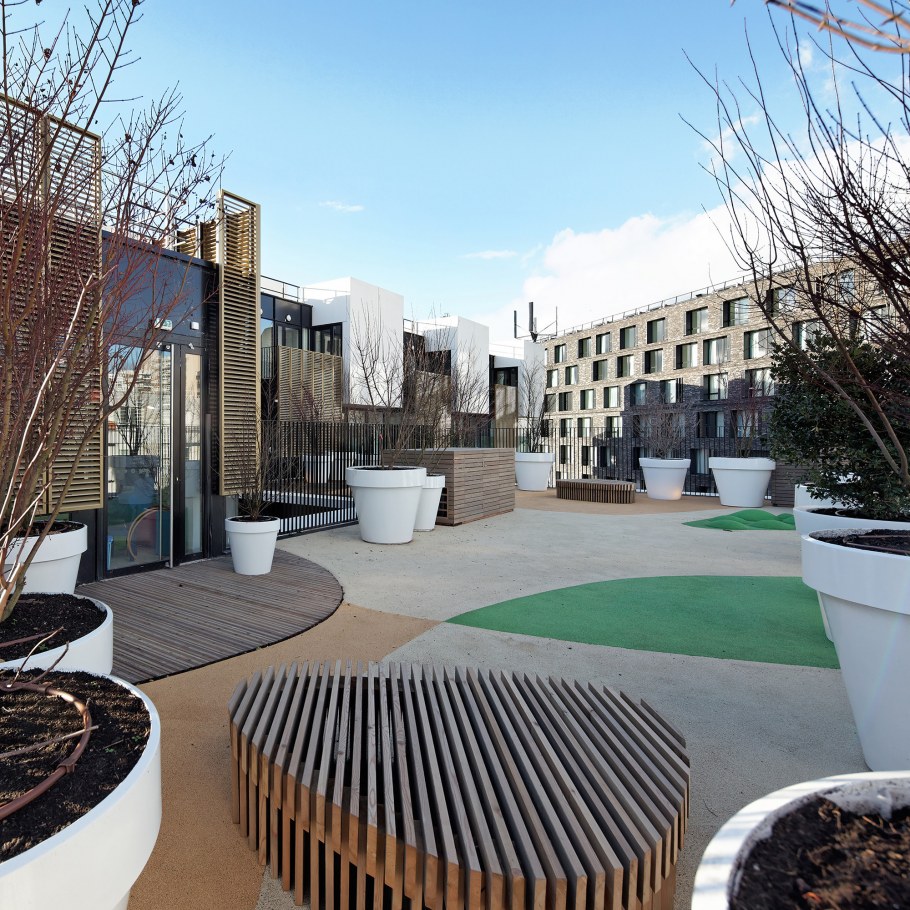 Двор фасад коттеджа