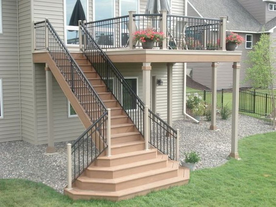 Наружная лестница в частном доме