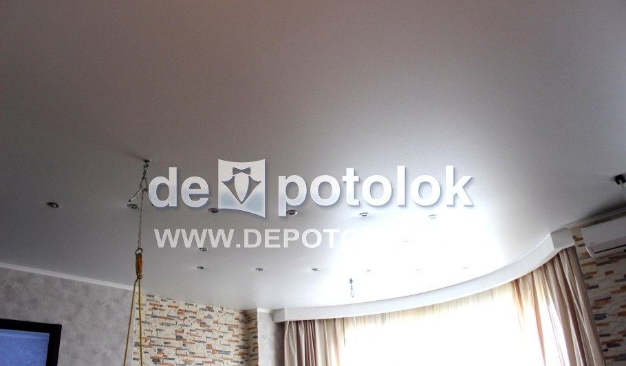 Одноуровневой натяжные потолки