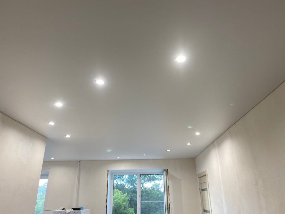 Матовый натяжной потолок м42