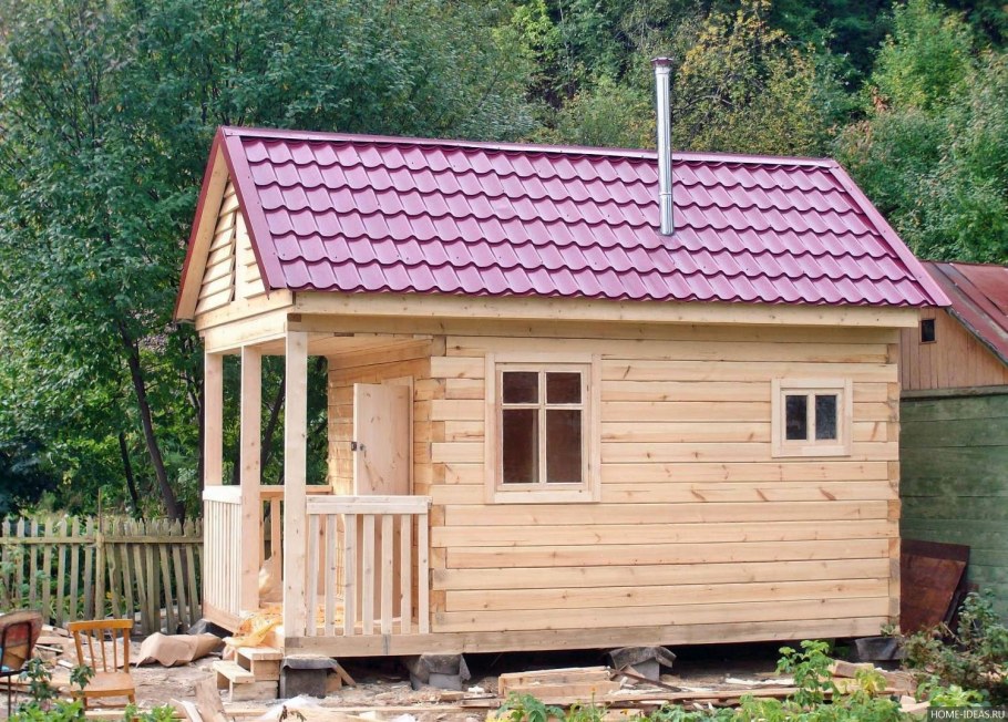 Небольшая баня из бруса