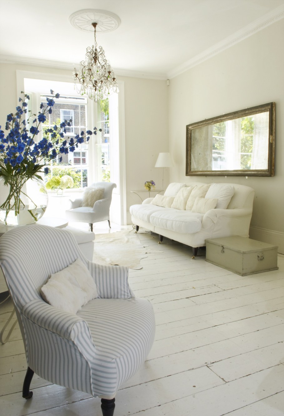 Белый пол в интерьере