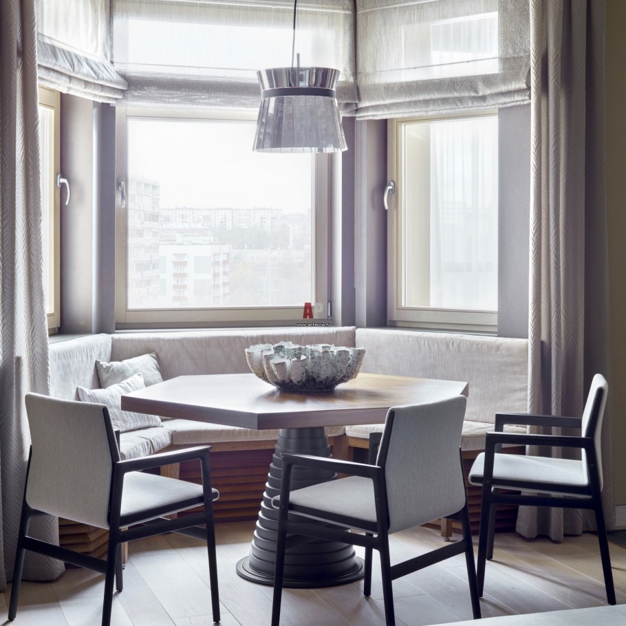 Столовая в эркере