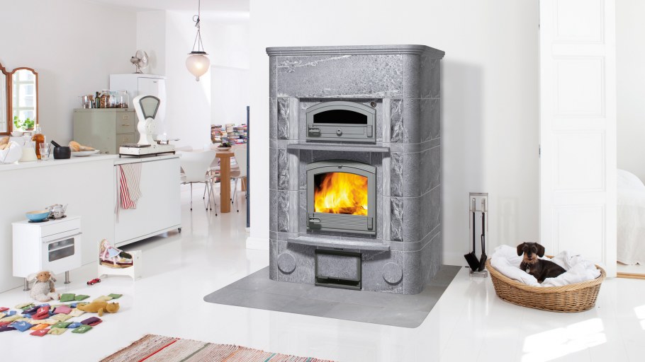 Камин Туликиви в деревянном доме