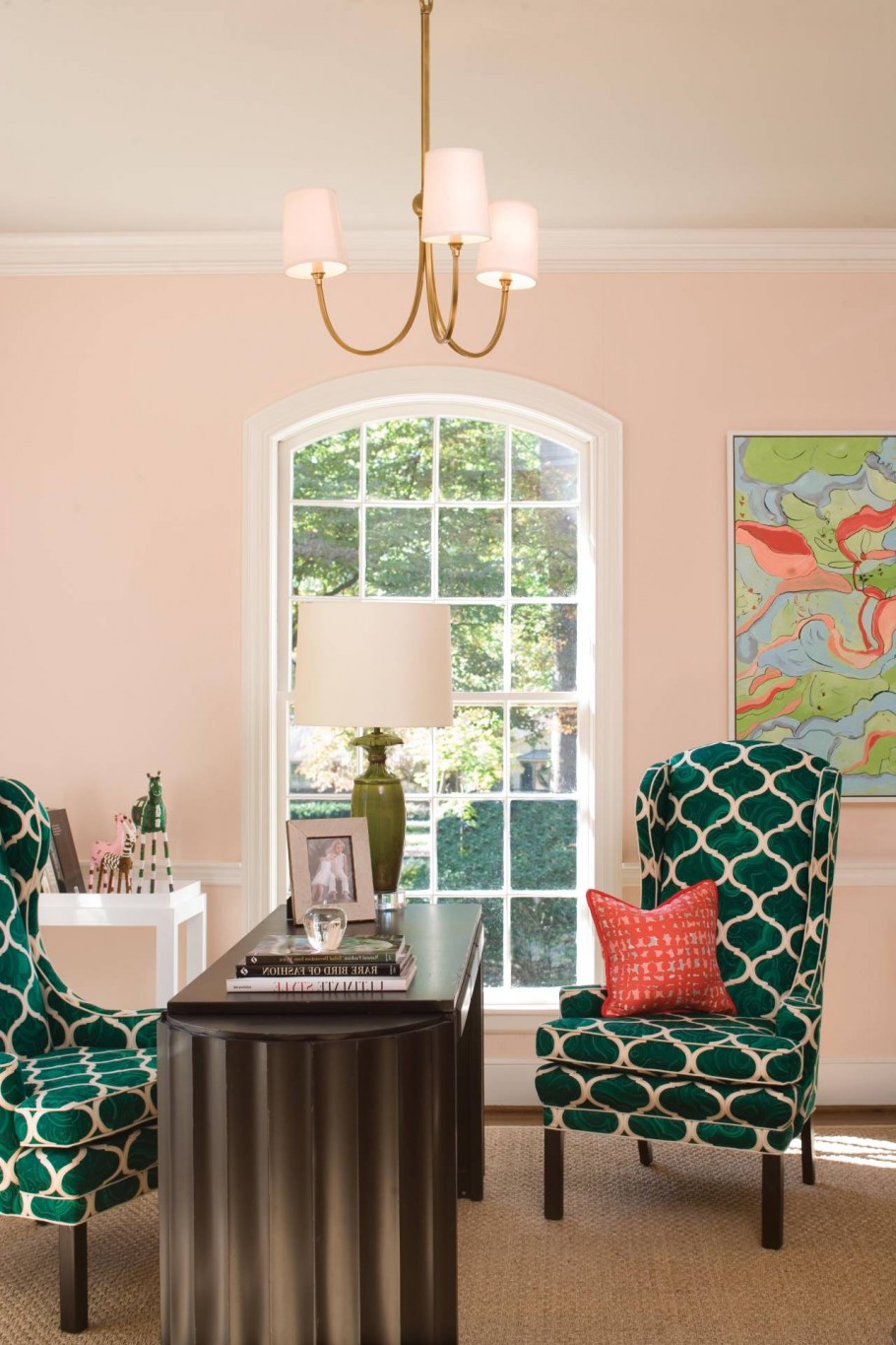 Персиково зеленый интерьер