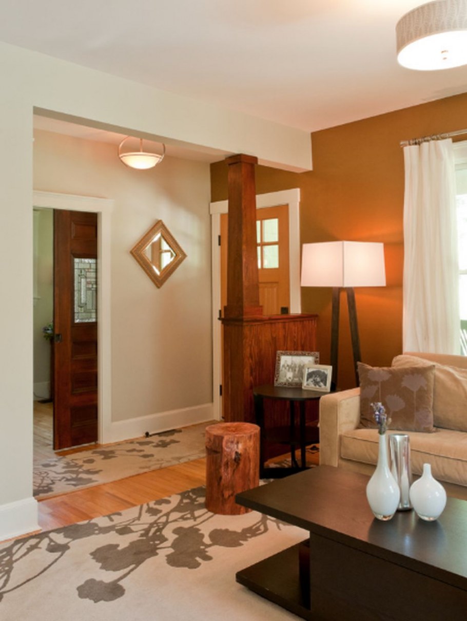 Зал совмещенный с прихожей