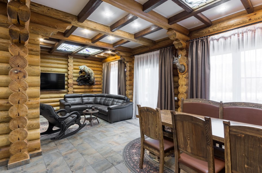 Охотничий домик бревна внутри