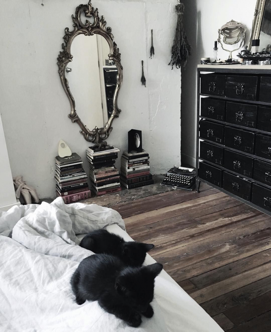 Готический декор комнаты