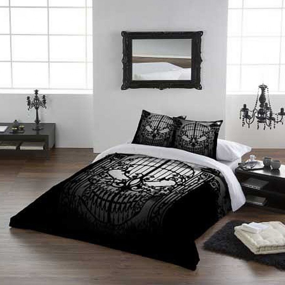 Покрывало в готическом стиле