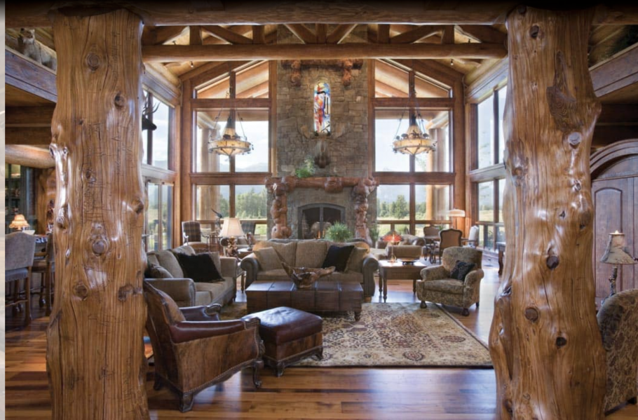 Деревянный дом в рустикальном стиле с колоннами