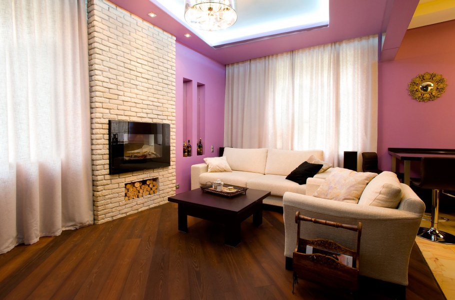 Евроремонт в гостиной с камином