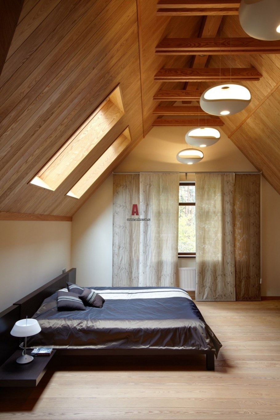 Отделка потолка ансарда