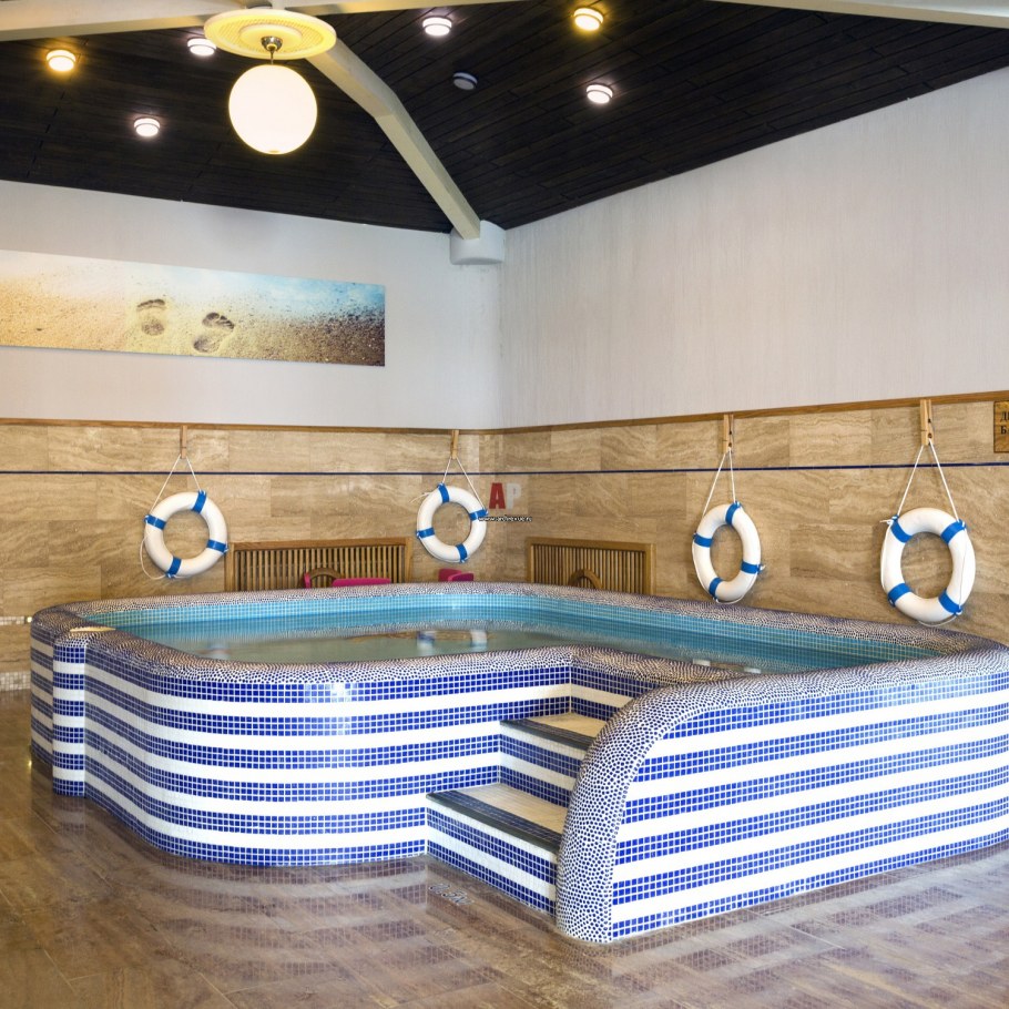 Номера Люкс отеля в голубом цвете