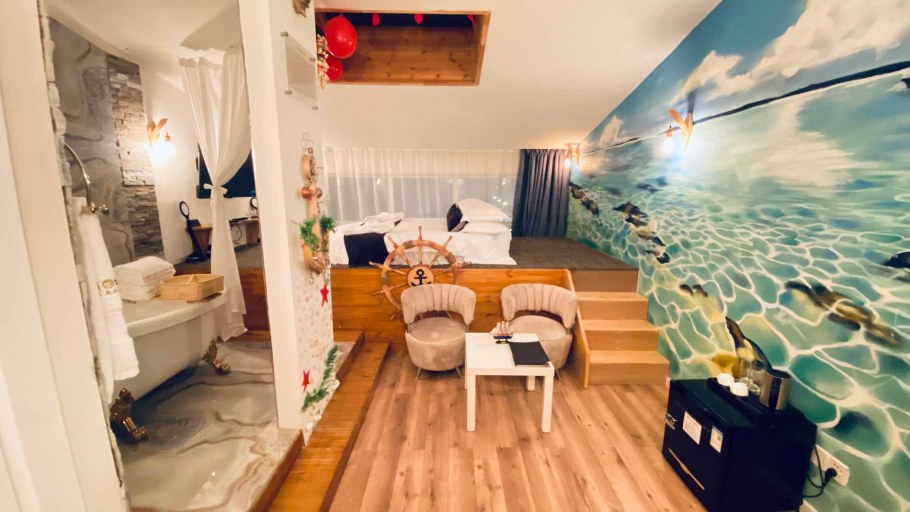 Комната в стиле каюты яхты