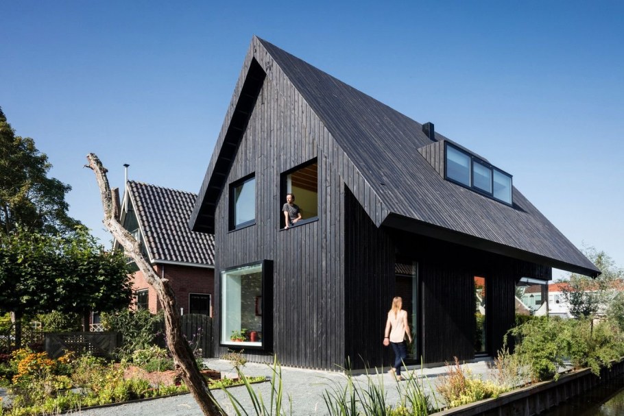 Черный дом в Амстердаме