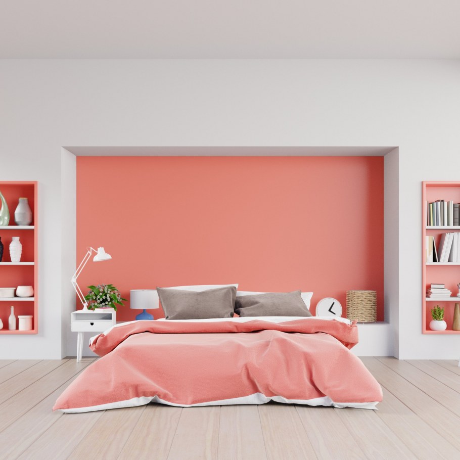 Спальня в коралловом цвете