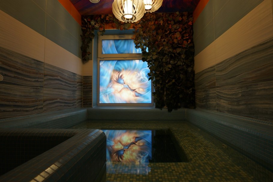 Зеленый диван в интерьере