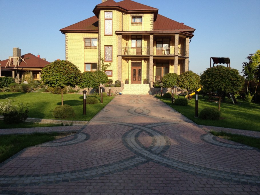 Парадная зона на участке