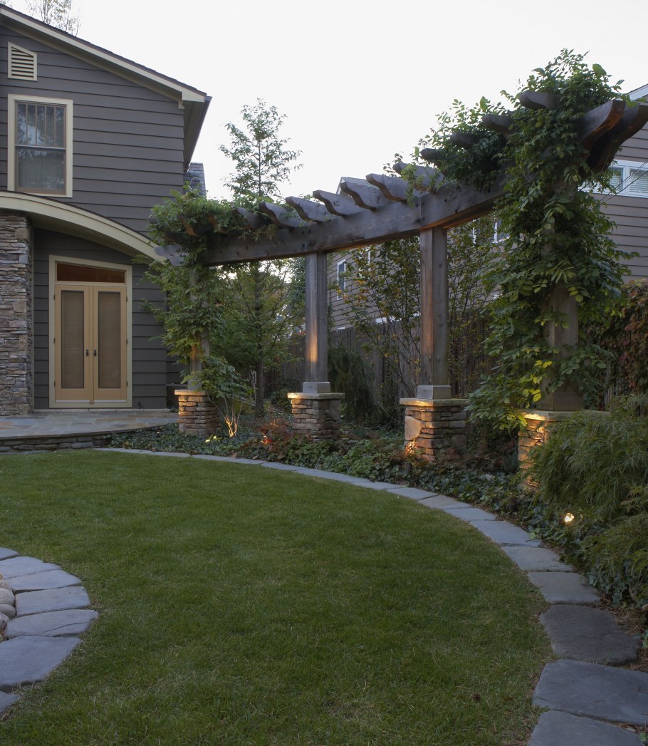 Входная зона на даче