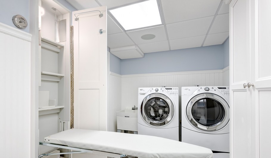 Постирочная с гладильной доской