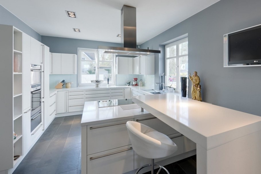 Серые стены на кухне