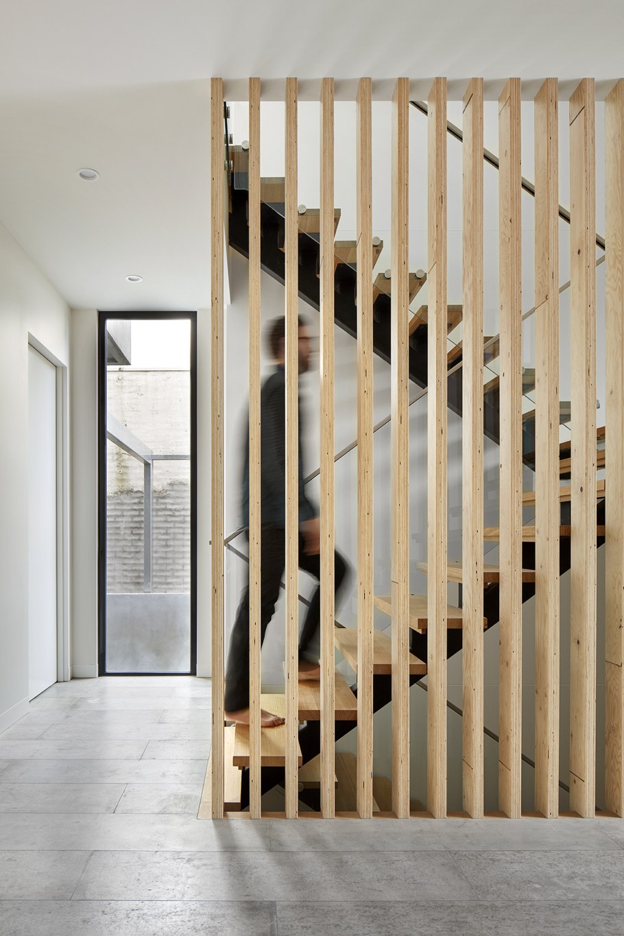 Ограждение лестницы брусками