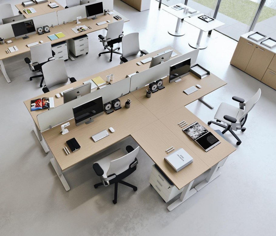 Столы в два этажа в офисе