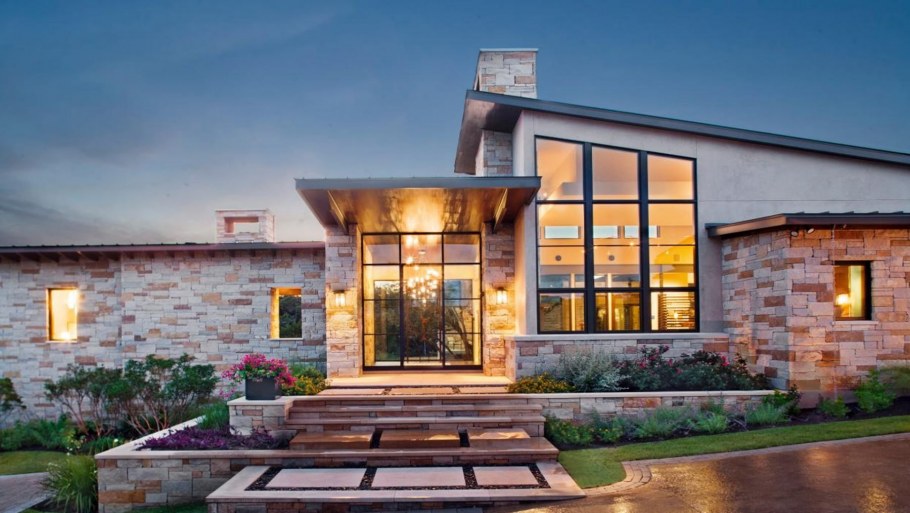 Стильный загородный дом