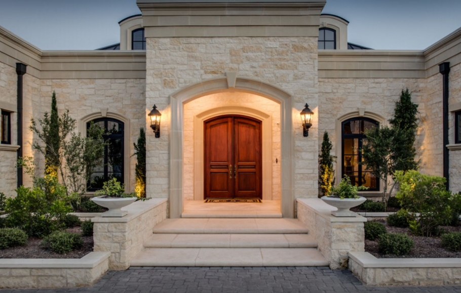 Входная группа в особняк