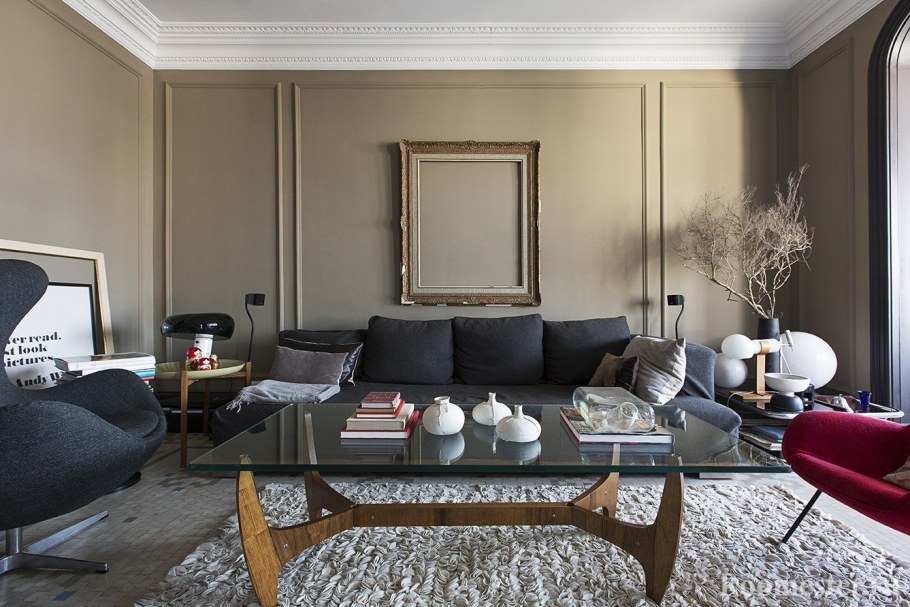 Молдинги в интерьере гостиной