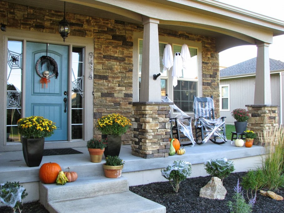 Украшение дачного крыльца