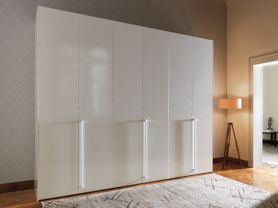 Современные шкафы Италия высокие