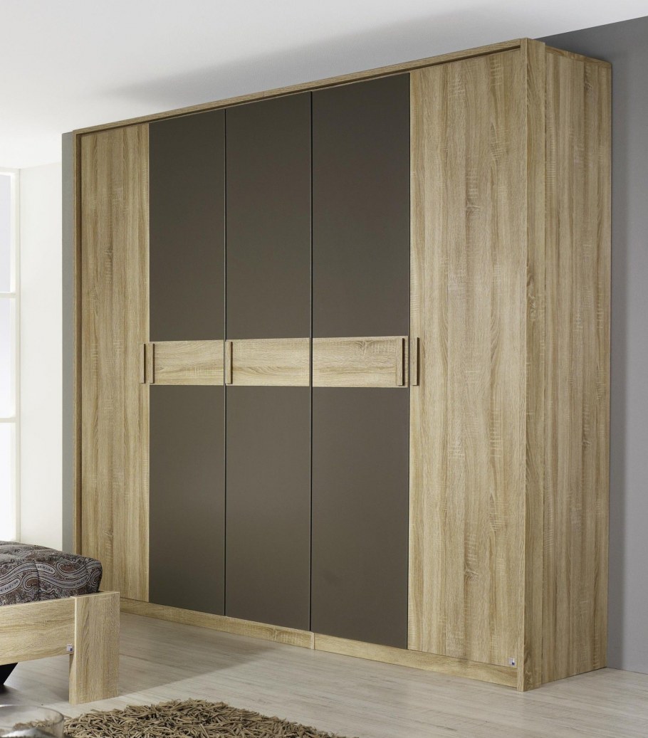 Шкаф с дверцами в спальню