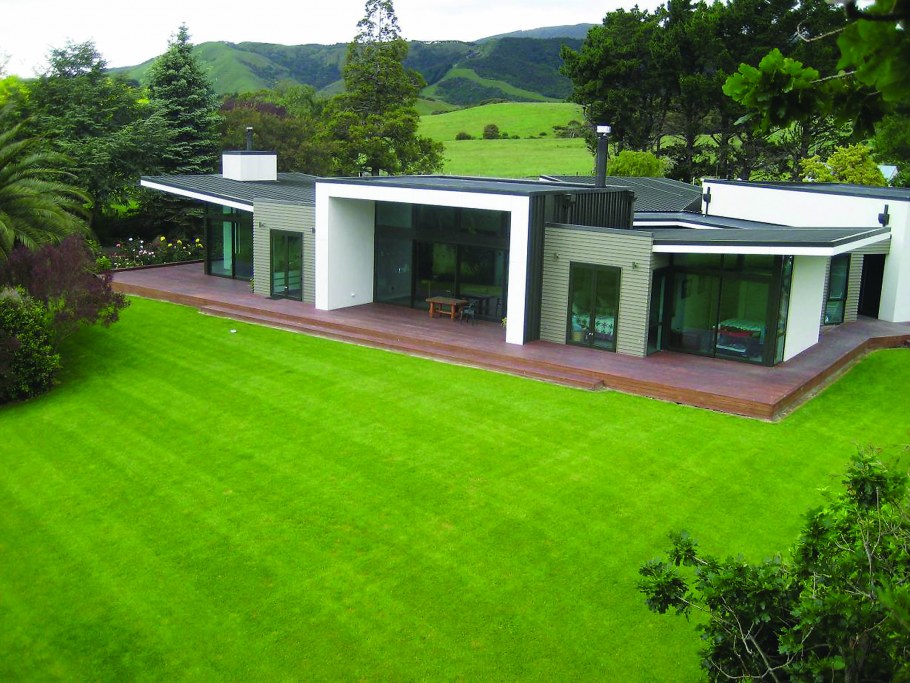 Одноэтажный дом с газоном