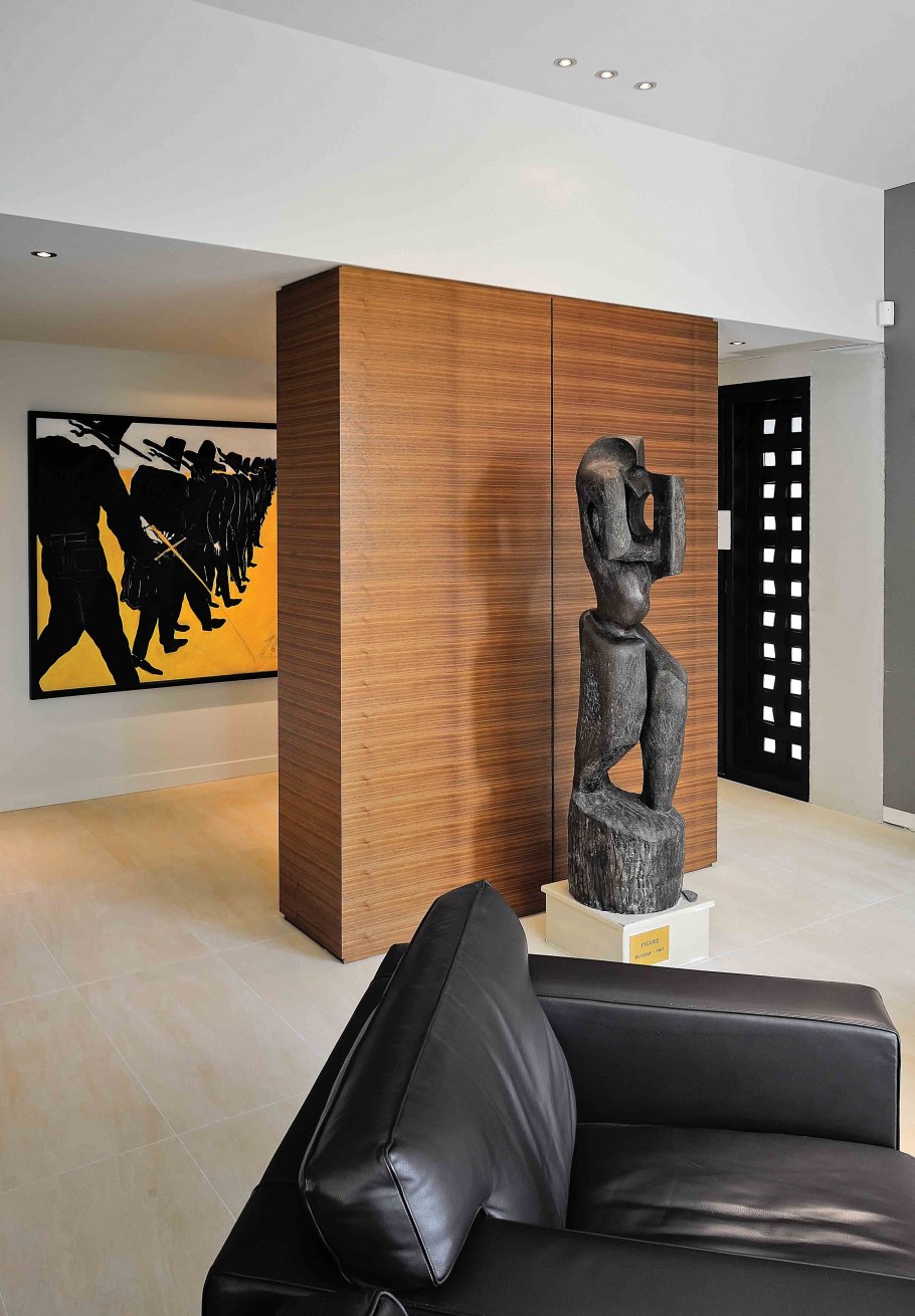 Современная интерьерная скульптура