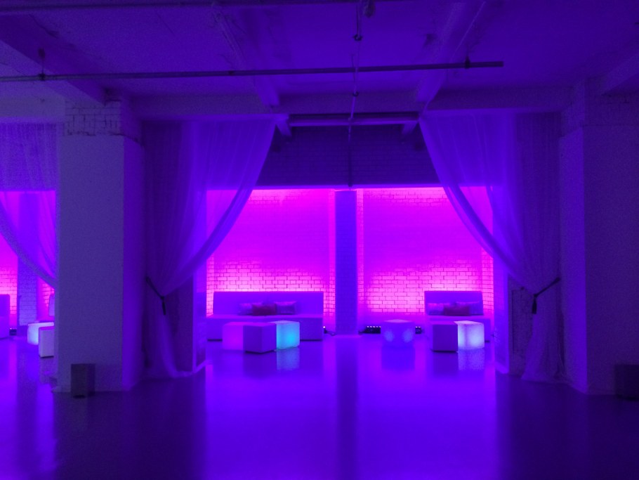 Фиолетовая сцена