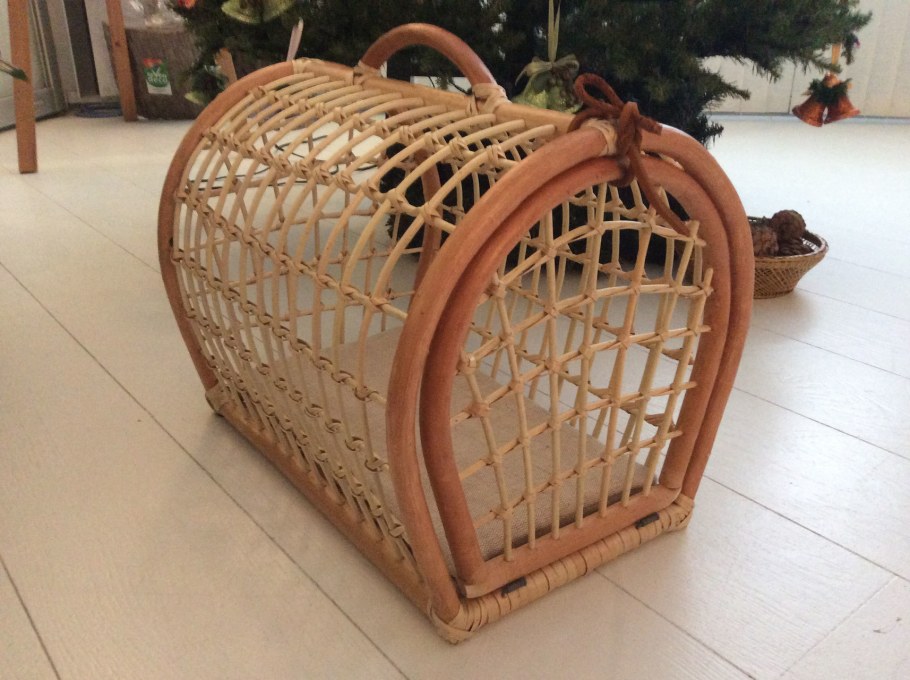 Плетеные переноски для кошек