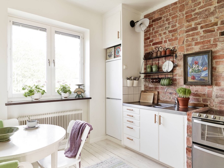 Интерьер кухни под кирпич