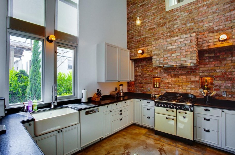 Кирпичная кладка на кухне