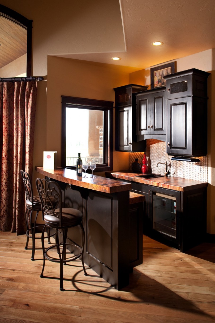 Барная стойка в гостиной