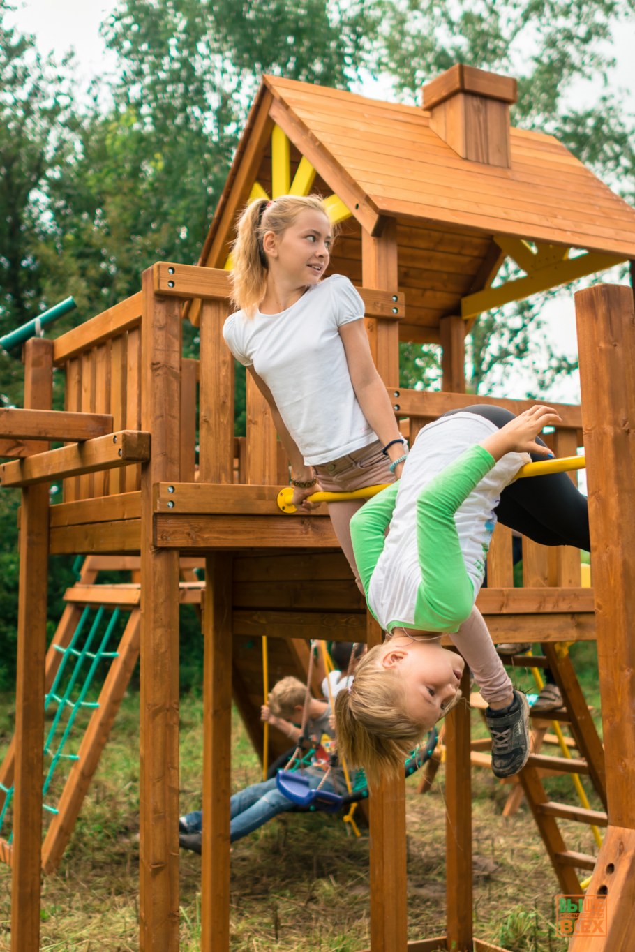 Детские площадки с детьми