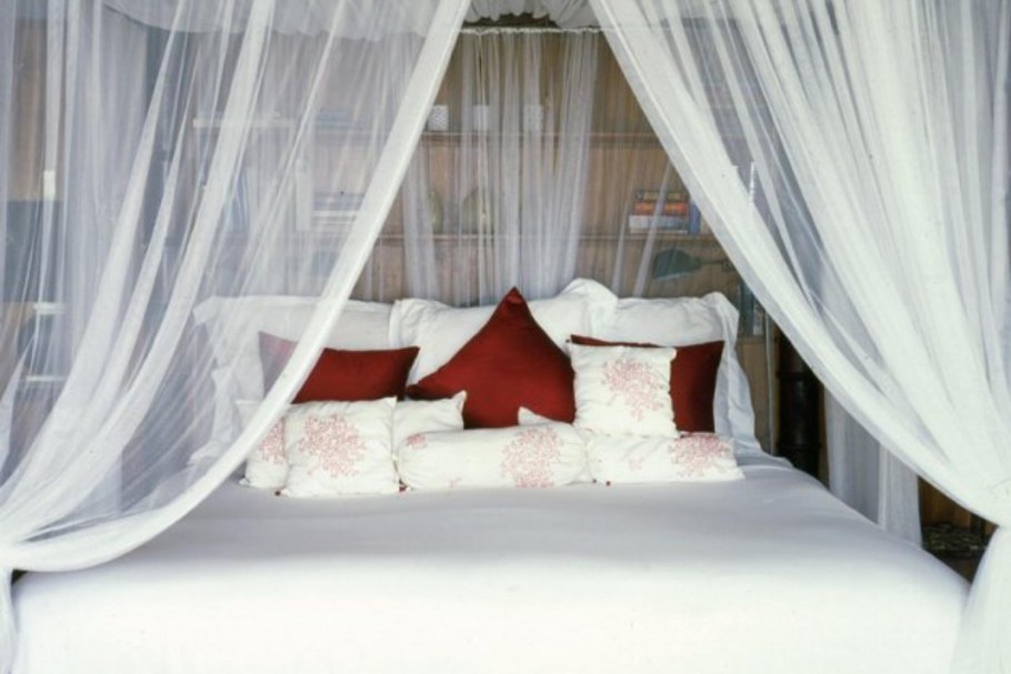 Свадебная кровать с балдахином