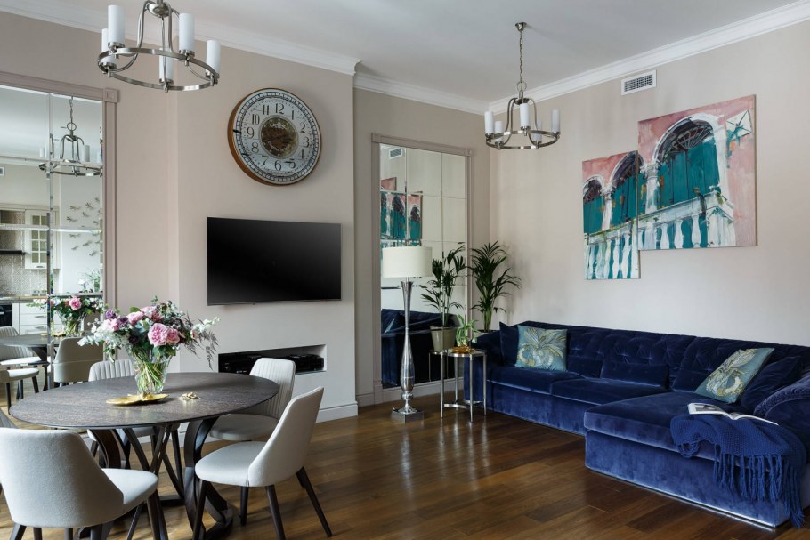 Голубые обои в интерьере гостиной