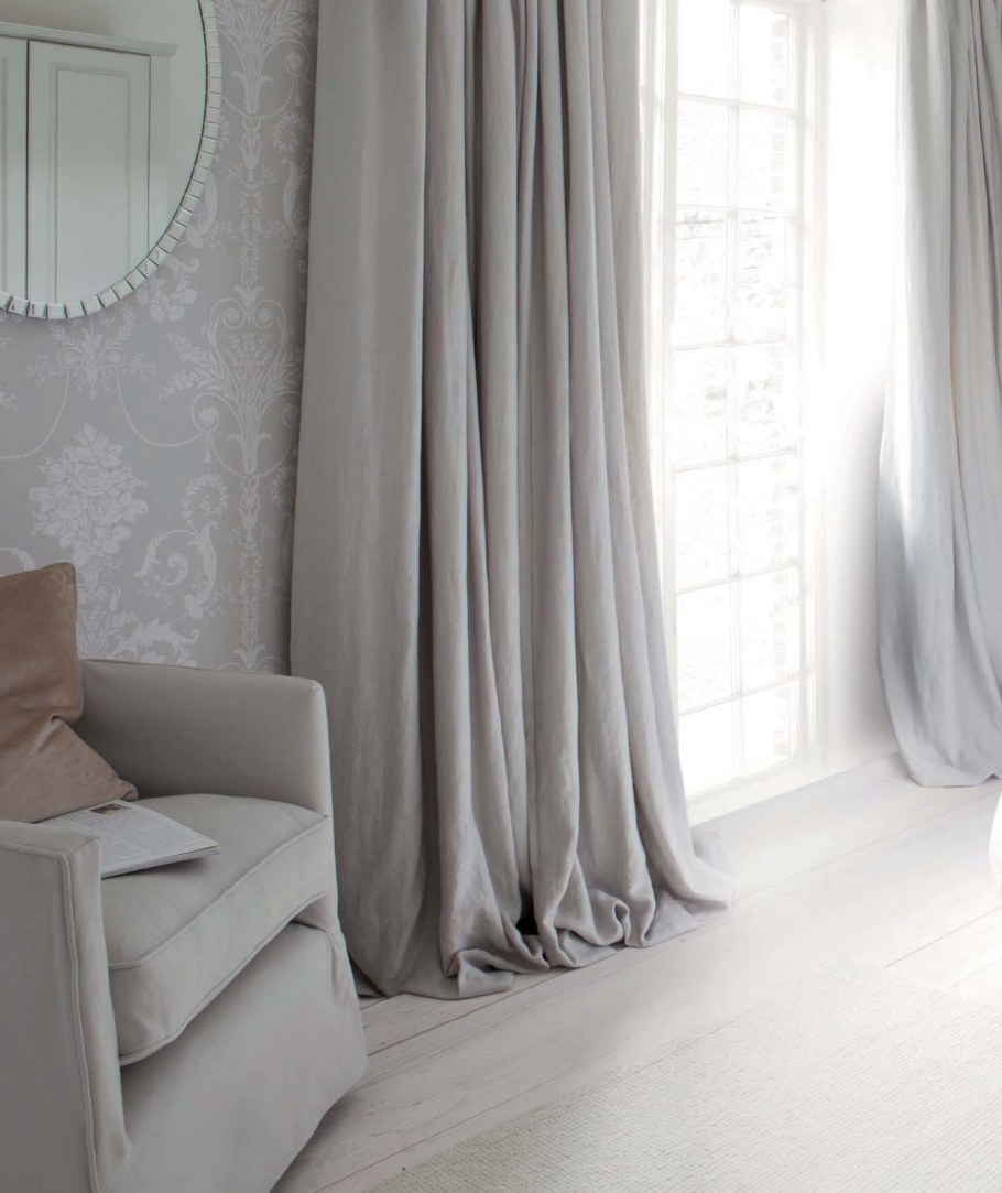 Бело бежевая спальня