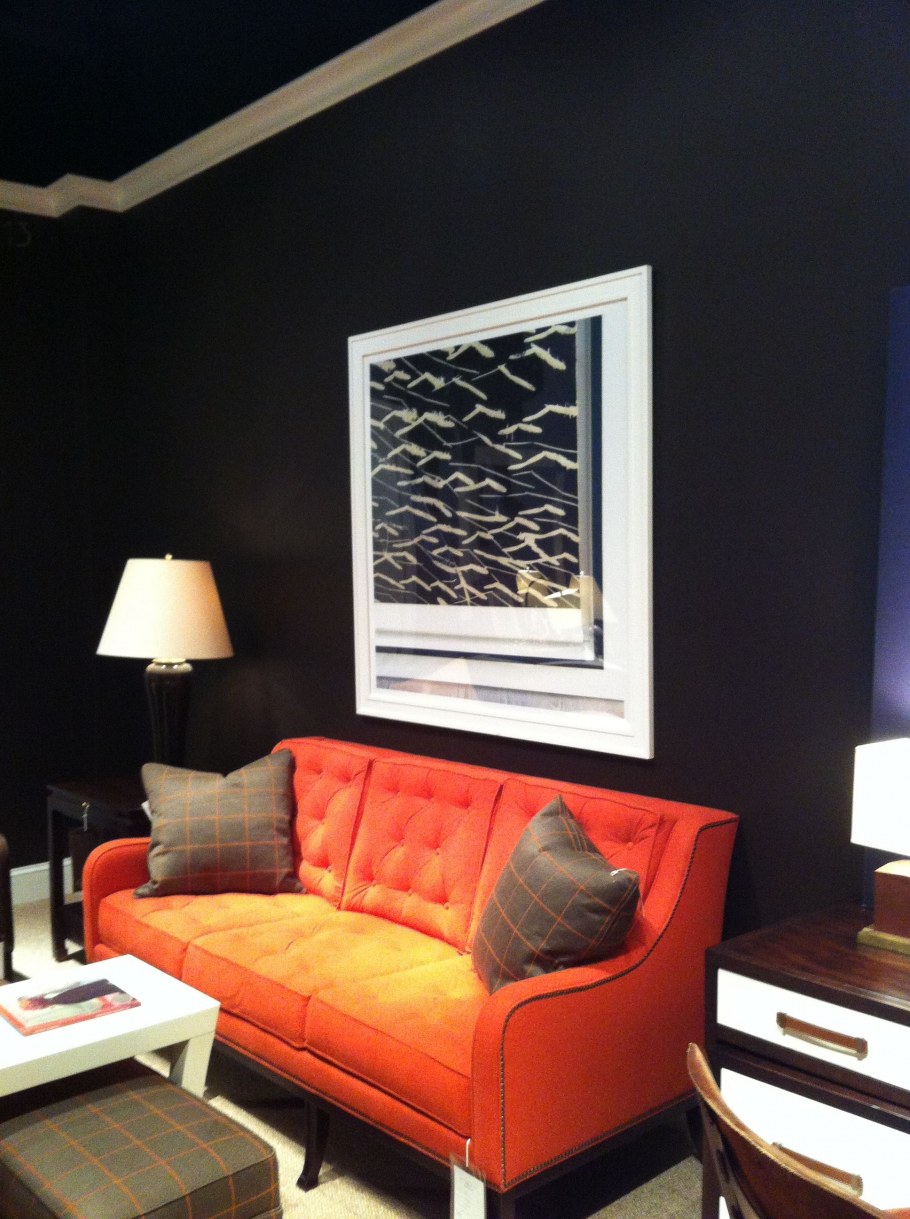 Черно оранжевая комната