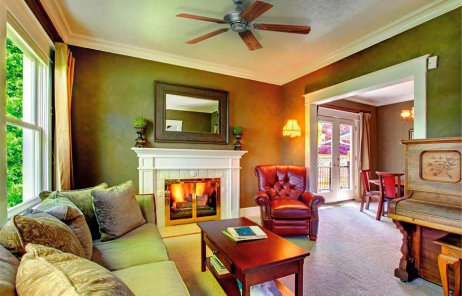 Зеркало над камином