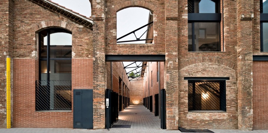 Фасад в стиле Индастриал