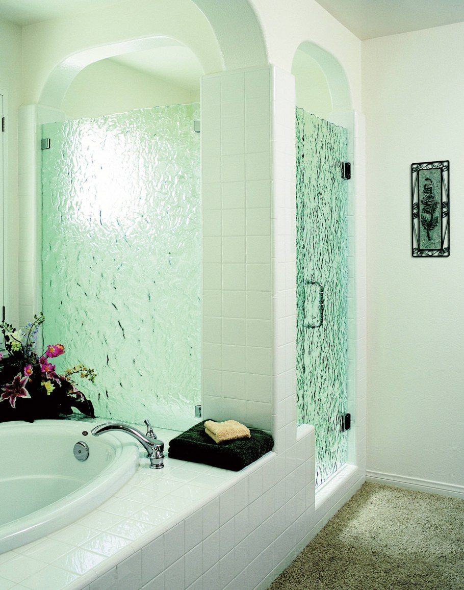 Стеклоблоки в интерьере маленькой ванной